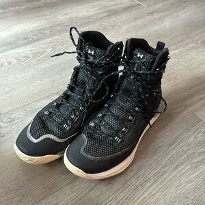 Under Armour women’s size 10 HOVR volleyball shoes